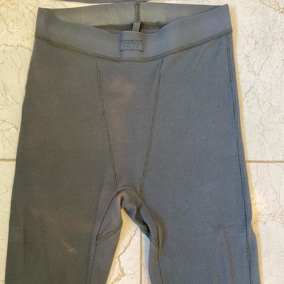 Skims Cotton Ribbed Top and Leggings, Gray, Fading of the leggings, Sz S - Picture 12 of 16